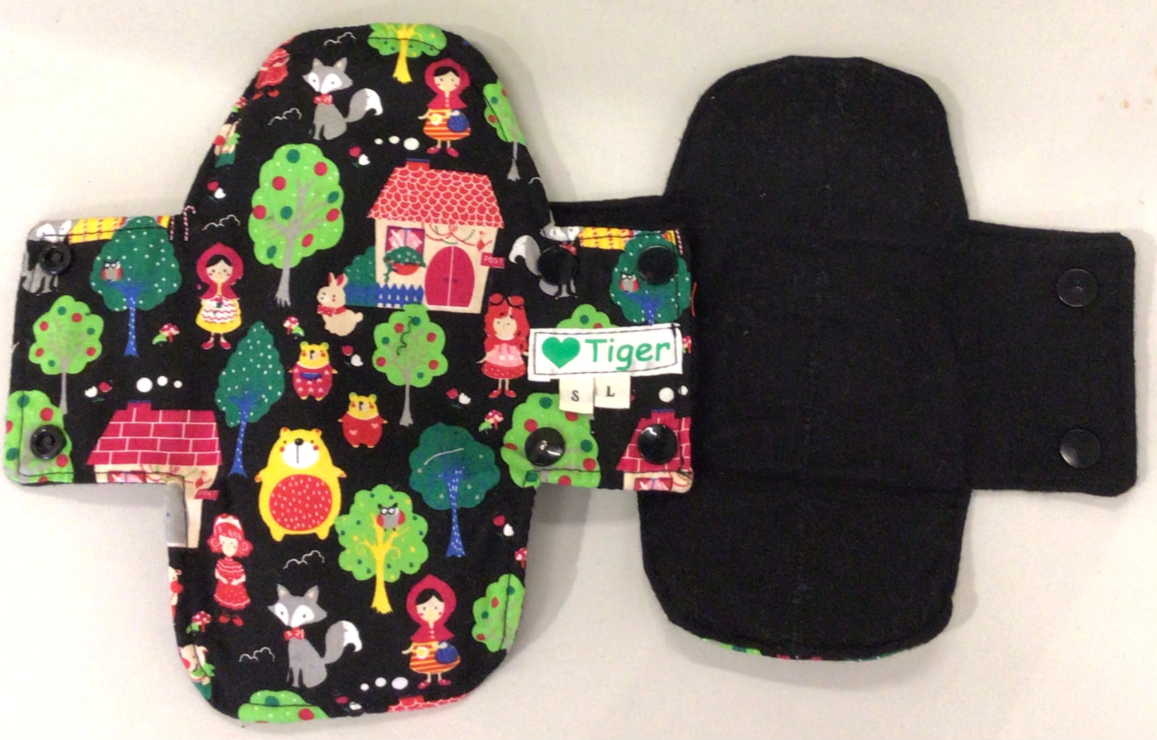 Reusable menstrual pads: Heavy Flow